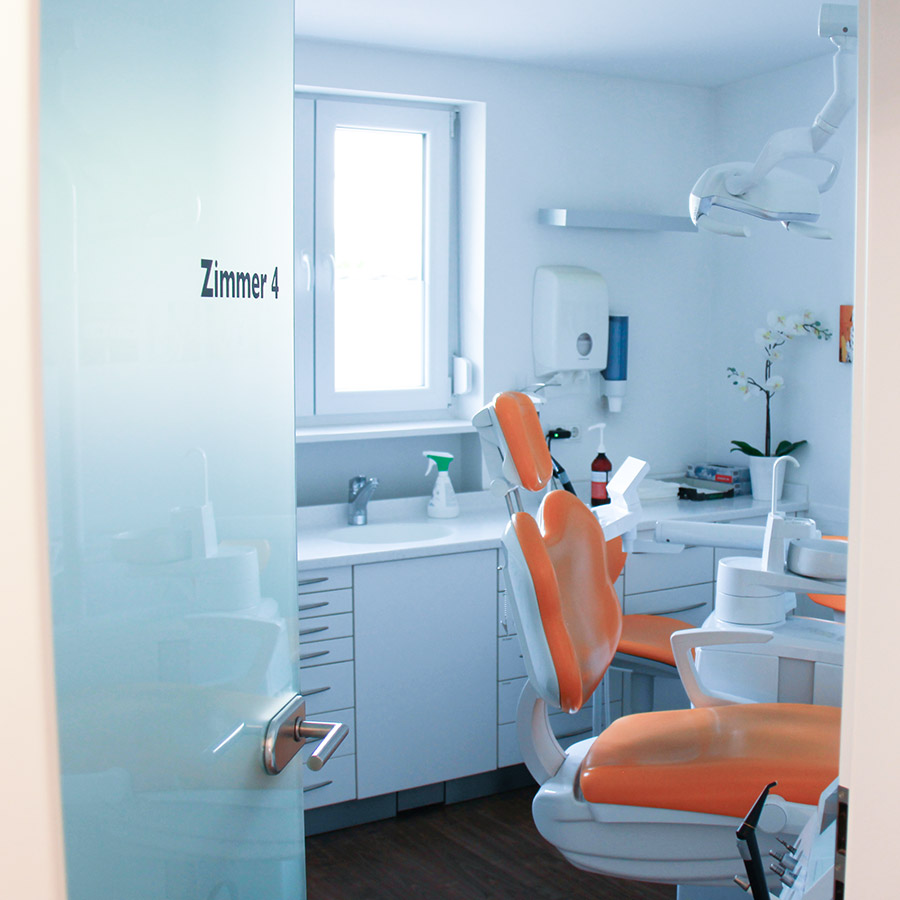 Behandlungszimmer in der Zahnarztpraxis